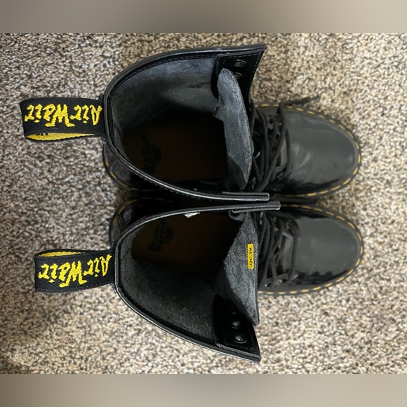 Dr Doc Martens 1460 Women’s Patent Leather Lace Up Boots Size 7 Black Glossy - Picture 8 of 10